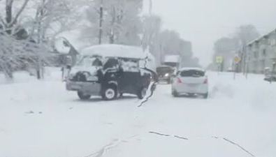 Из-за гололедицы в Тымовском столкнулись два автомобиля