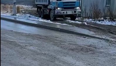 Очередная южно-сахалинская улица утопает в грязи