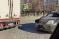 Грузовик и внедорожник уверенно столкнулись в Южно-Сахалинске