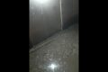 Жильцы дома в Южно-Сахалинске выходят из подъезда в лужу со льдом