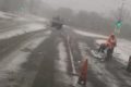 Еще на одном перекрестке в Южно-Сахалинске наносят разметку на снег