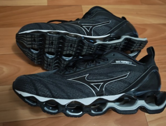 Mizuno Wave Prophecy 11