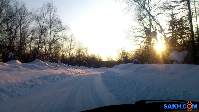 Зимняя дорога на закате..