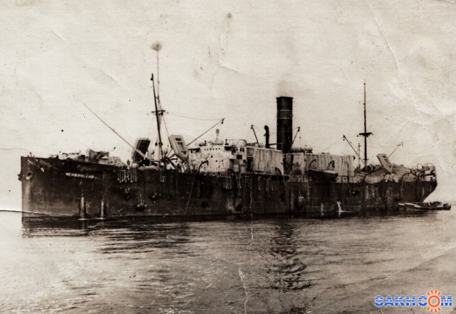 МЕНЖИНСКИЙ.    
Фотограф: Из архива Скорик А. М.
Плавучий Консервный Завод. Завод предназначен для обработки краба. Парадный крейсерский ход 9 узлов. Сжигал за месяц 1800 тонн. Принадлежал фирме: КитоКрабоЗвероТрест. GRP списан на "гвозди" в 1977г.  (Фото 1960 г.)

Просмотров: 7981
Комментариев: 4