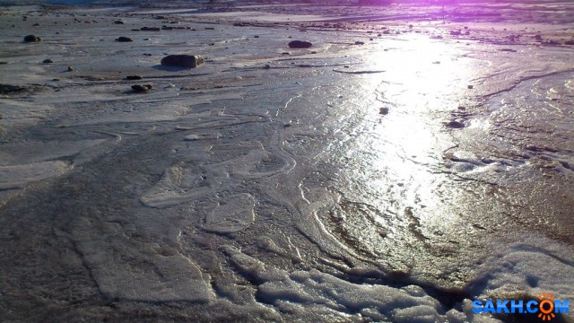 Замерзшие волны на берегу