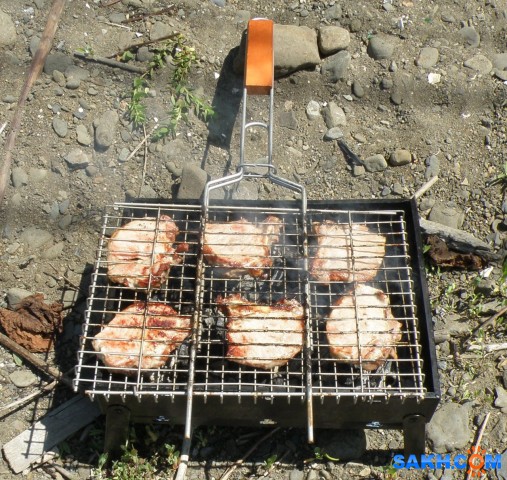 Свиная корейка с косточкой, жаренная на решетке, на мангале.

Просмотров: 2064
Комментариев: 0