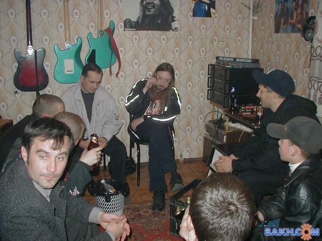 после концерта
Фотограф: фотохроник

Просмотров: 878
Комментариев: 0