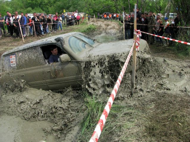 Это был скачок!! Чуть чуть мальчишкам не хватило выскочить!! 