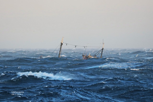 Северо-корейское промысловое судно штормует в Японском море.
Фотограф: 7388PetVladVik

Просмотров: 3555
Комментариев: 1