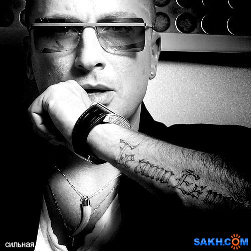 Хочу себе такого мужчину, который на мой вопрос "Почему?"
будет отвечать "Потому-что я так сказал!". Который не будет ставить перед выбором "Либо он, либо я", а возьмёт за руку и уведёт. И когда-нибудь скажет "Выбирай или замуж, или украду."

Просмотров: 1356
Комментариев: 0