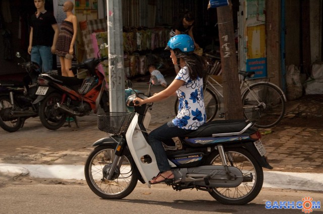 Мотобайкерша
Фотограф: smersh71
Основной вид транспорта во Вьетнаме

Просмотров: 1188
Комментариев: 0