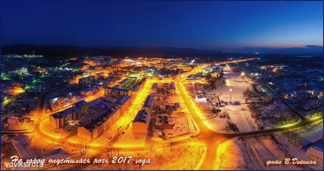 На город опустилась ночь 2017 года
Фотограф: В.Дейкин

Просмотров: 2917
Комментариев: 2