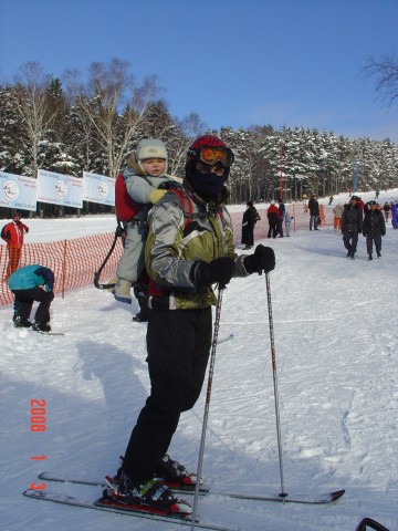 Открываем лыжный сезон
Первый в жизни спуск на горных лыжах мы совершили в 1 год и 5 месяцев. У папы за спиной :)

Просмотров: 1264
Комментариев: 1