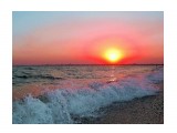 У каждого из нас своё море.
Я знаю от некоторых воспоминаний хочется поскорее освободиться.
Забыть как страшный сон.
Но у каждого из нас есть такие раны, которые долго могут кровоточить, будить по ночам. И тут не стоит паниковать, искать обезболивающие. 
Стоит лишь набраться терпения и ждать, когда время подберет тебе лекарство. 
Для каждого оно разное. 
Для кого-то – новая любовь, для кого-то – ребёнок, а для кого-то… хотя бы море.
Однажды ты окажешься у моря, и оно унесет на своих волнах боль воспоминаний. 
У каждого из нас свое море...

Просмотров: 796
Комментариев: 0