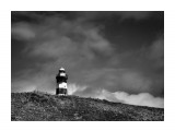 Kenushi | Лопатино | © marka
Фотограф: Иванов Вячеслав ©marka
Освещение южной части Татарского пролива закончилось с постройкой в 1919 году маяка на мысе Кэнъуси (Лопатина). Маяк находится  в 8 км южнее г. Невельска (Хонта  (яп.) и представляет собой 8-и угольную башню высотой 17 метров. Полная высота над уровнем моря – 67 метров.
(по разным данным маяк построен в 1912 либо в 1919 году, точная дата неизвестна – утеряна вместе с японскими документами.
Несмотря на расхождения в датах постройки, официальной считается более ранняя. Поэтому в сентябре 2012 года маяк отметил свой вековой юбилей.

Просмотров: 215
Комментариев: 0